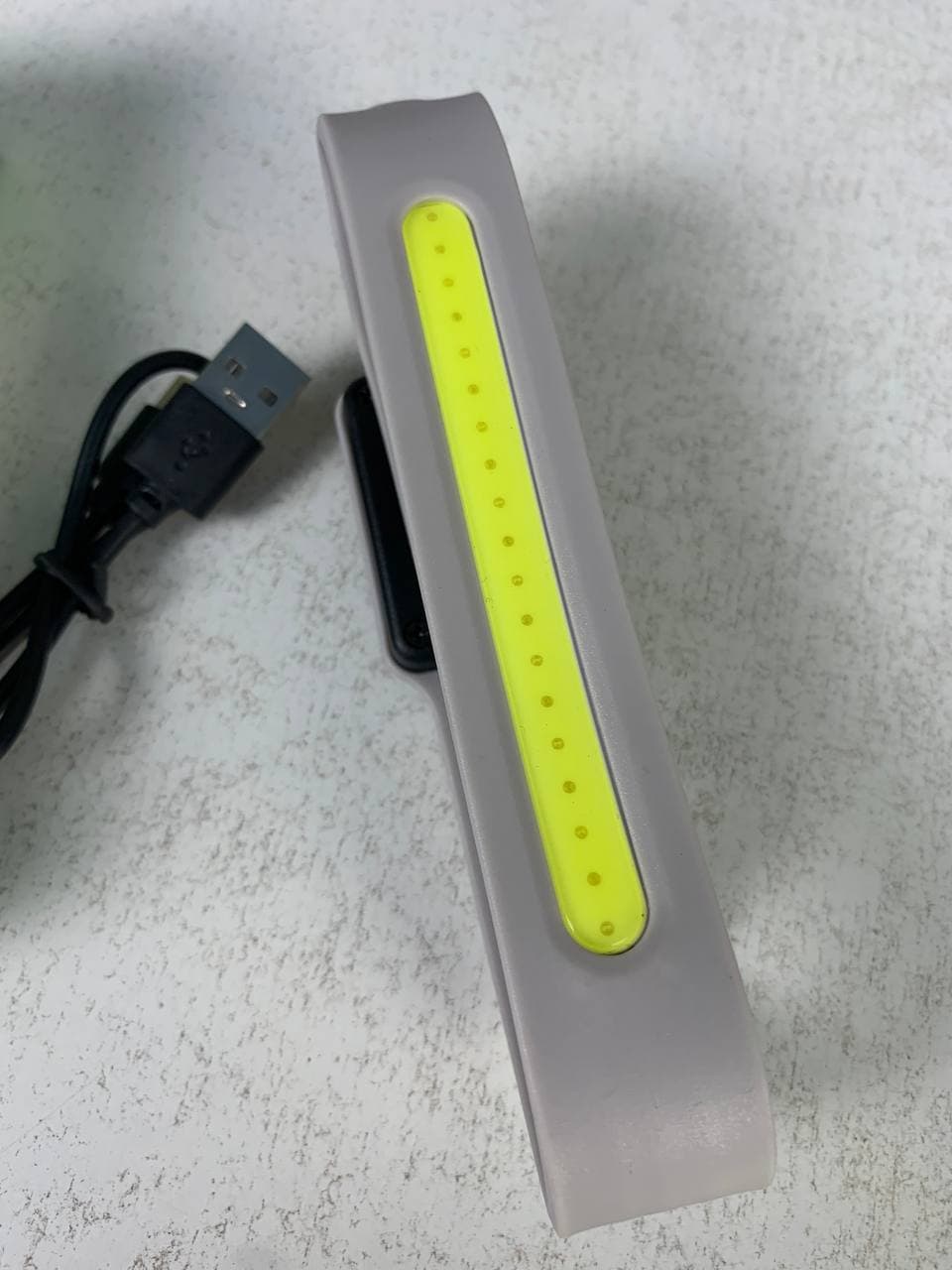 Brassard Lumineux LED Rechargeable pour Sport et Sécurité - سوار الإضاءة الرياضي الذكي للأمان - Camping et Randonnée - صورة حقيقية 13