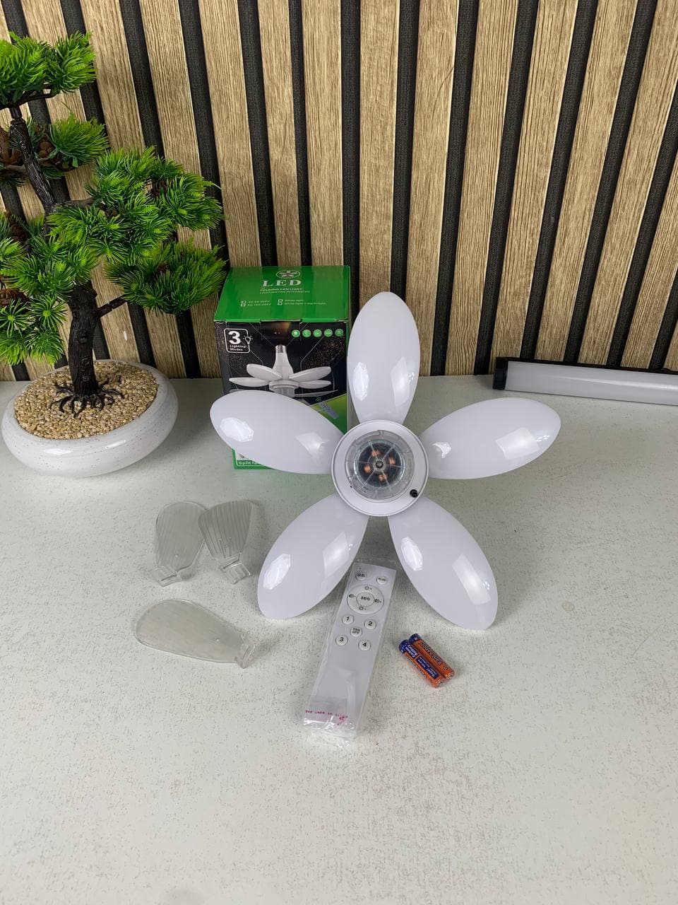 Ventilateur de Plafond Lumineux à Douille avec Télécommande - مروحة السقف الذكية 2 في 1 مع إضاءة قوية بقاعدة - Maison - صورة حقيقية 9