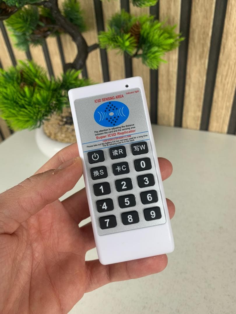Duplicateur de Cartes Multifréquences avec Avertisseur Sonore – جهاز نسخ البطاقات الإلكترونية — صورة حقيقية 8
