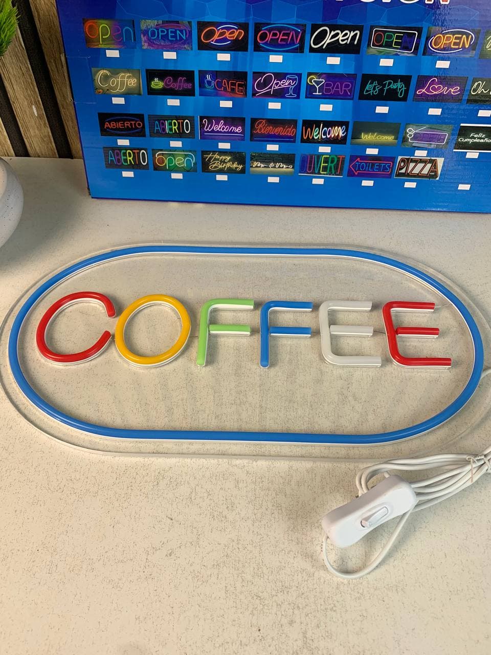 لوحة نيون مضيئة | Panneau LED Neon | شعار Coffee للمحلات — صورة حقيقية 6