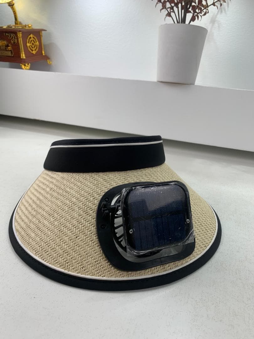 Casquette d’été avec Ventilateur de Refroidissement – قبعة مع مروحة تعمل بالطاقة الشمسية — صورة حقيقية 7
