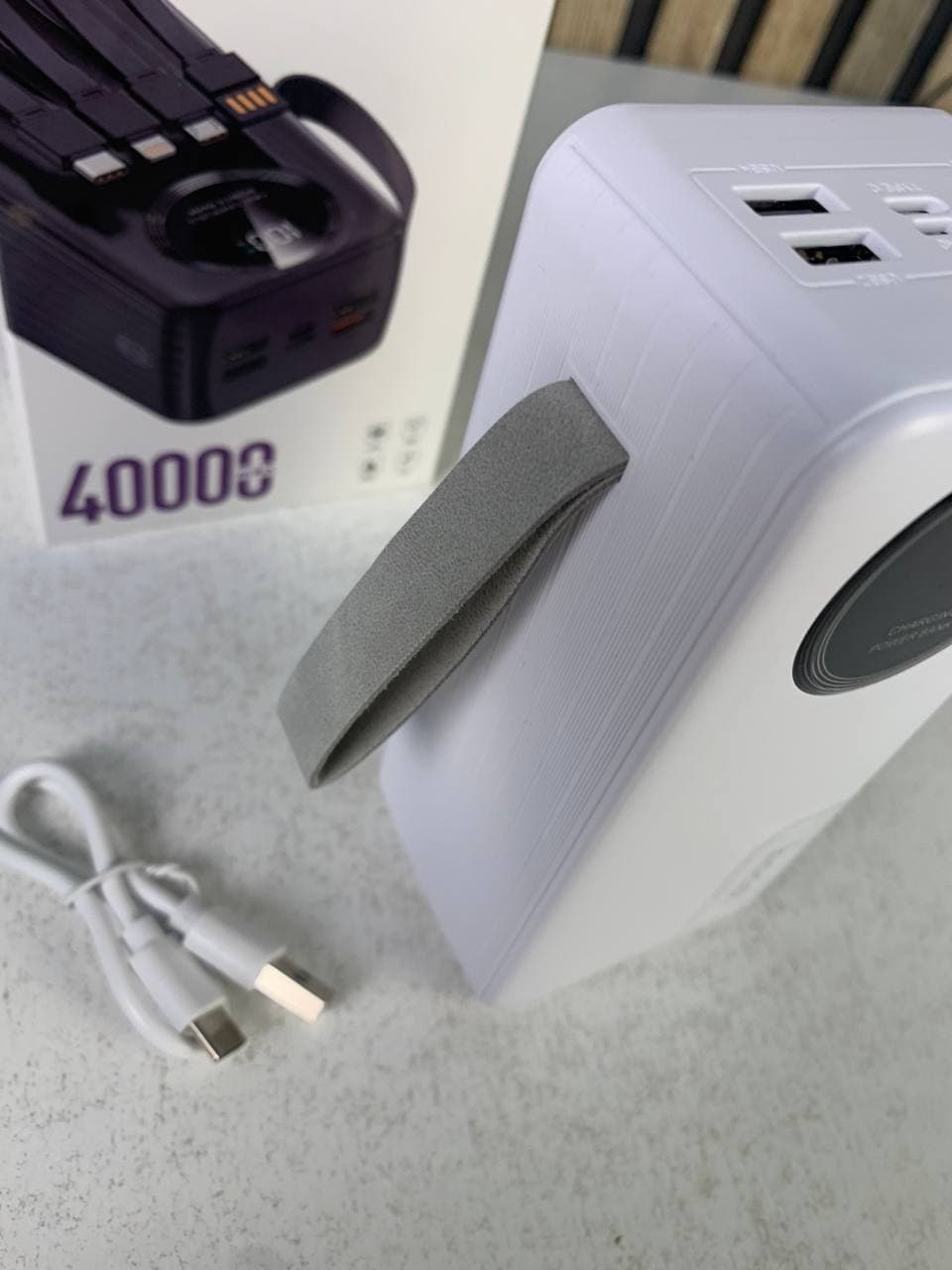Power Bank Hoco J-005 Premium 40000mAh - باور بانك حجم كبير بسعة 40,000 مللي أمبير - Camping et Randonnée - صورة حقيقية 11