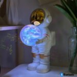 Haut parleur et lampe astronaute idéale pour la décoration de chambre YM-008 – مصباح ومكبر صوت بلوتوث